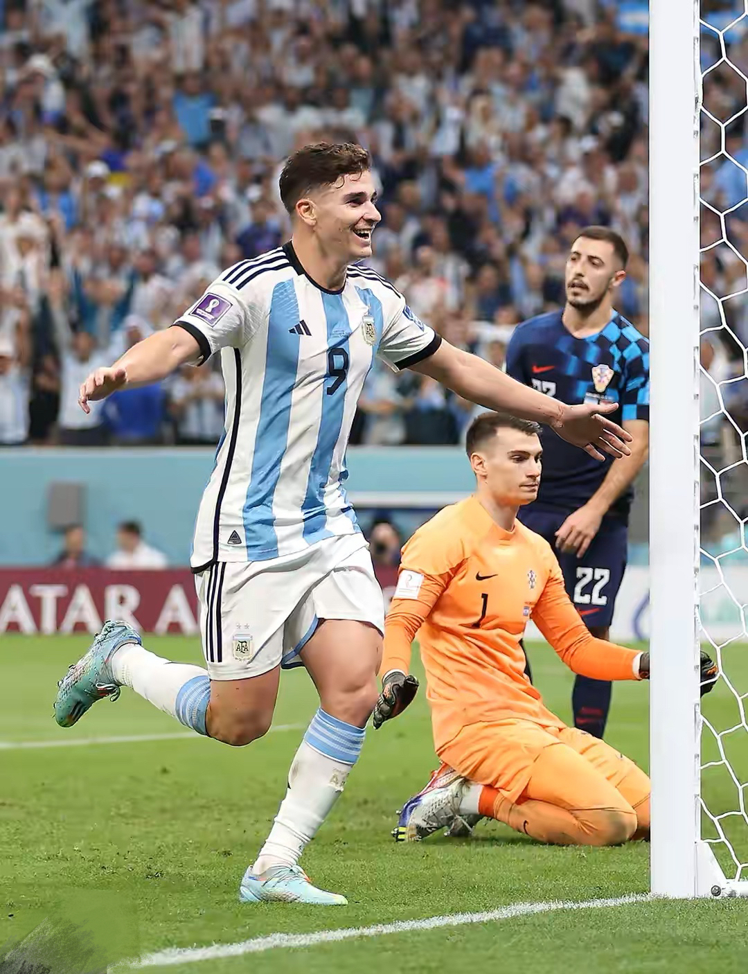 德国力克那不勒斯，阿尔瓦雷斯高光表现的简单介绍