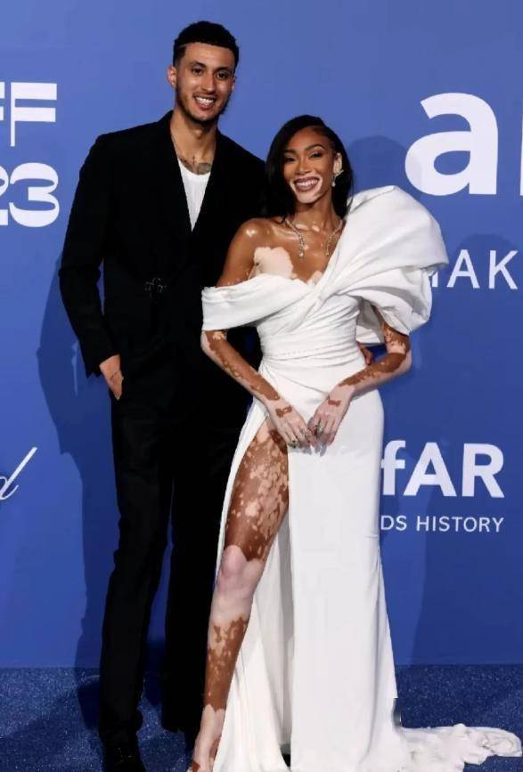 黄蜂力克火箭,凯尔·库兹马三分雨点燃全场的简单介绍 黄蜂力克火箭,凯尔·库兹马三分雨点燃全场的简单介绍