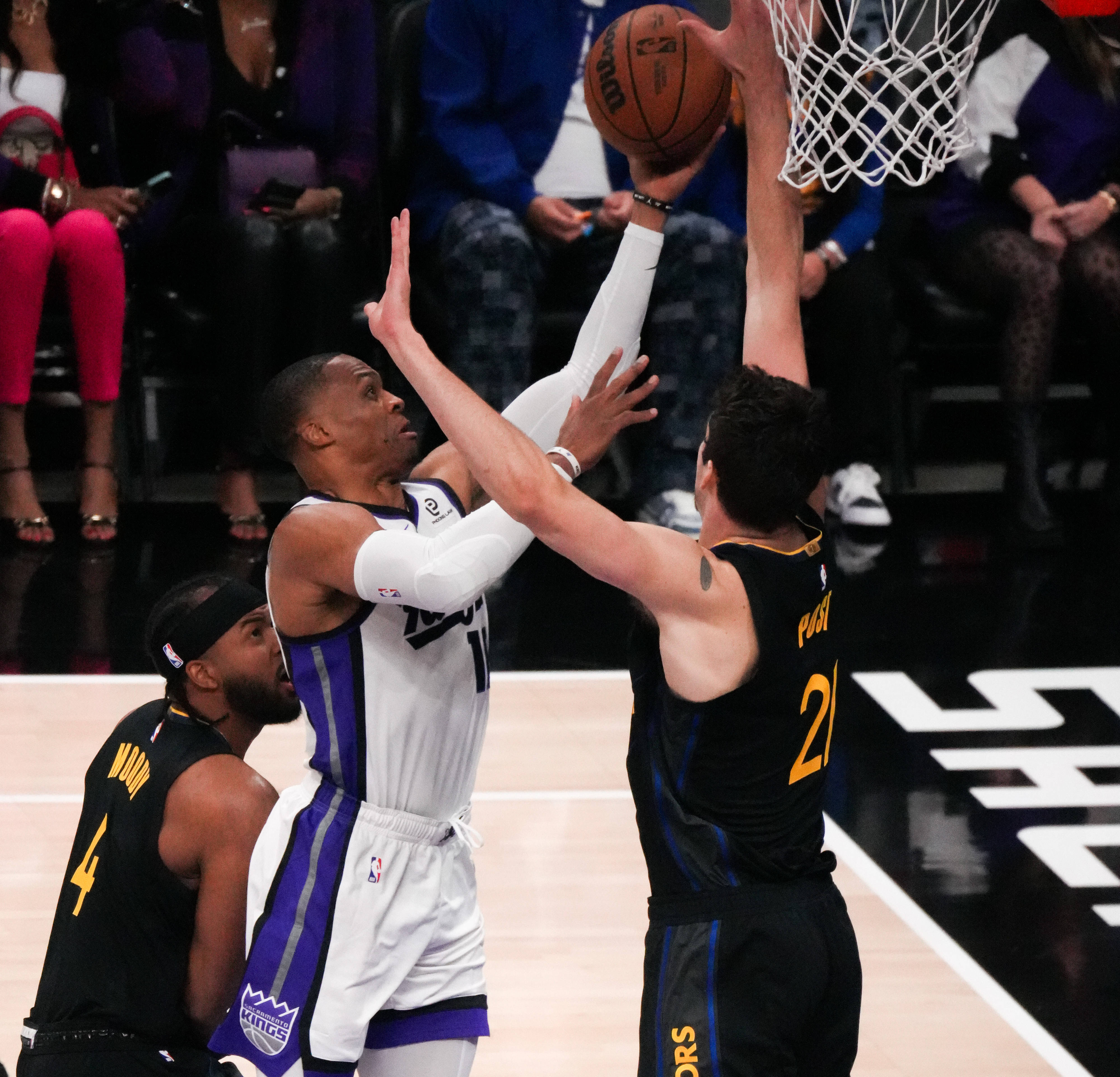 北京队轻取鹈鹕，库里带队取胜的简单介绍