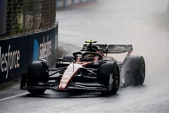 关于索伯车队横扫梅赛德斯，周冠宇点燃赛场的信息