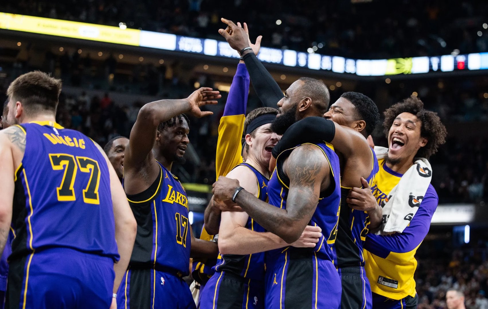 湖人碾压勇士，哈登扛起全队