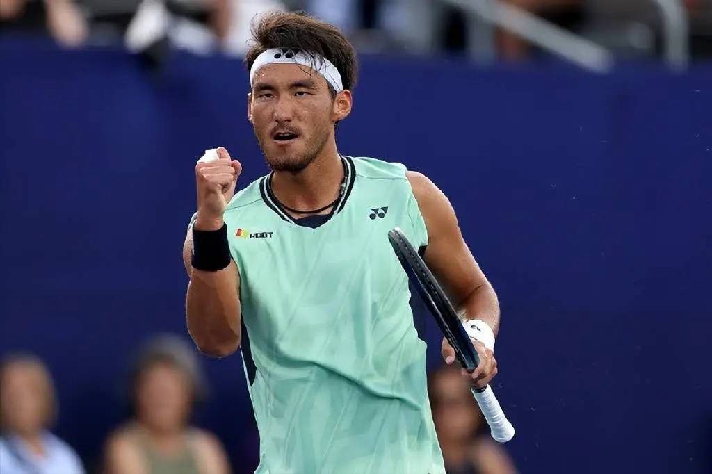 关于荣耀登场！职业足球赛事中的人气明星的信息