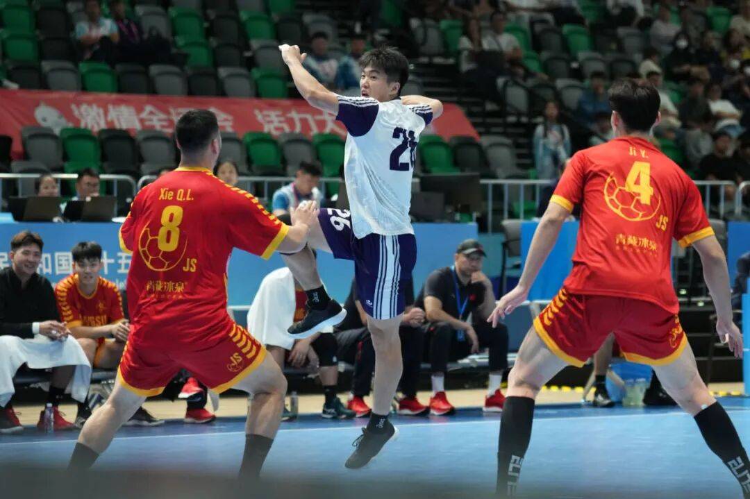 包含手球比赛男选手团队实力称冠的词条