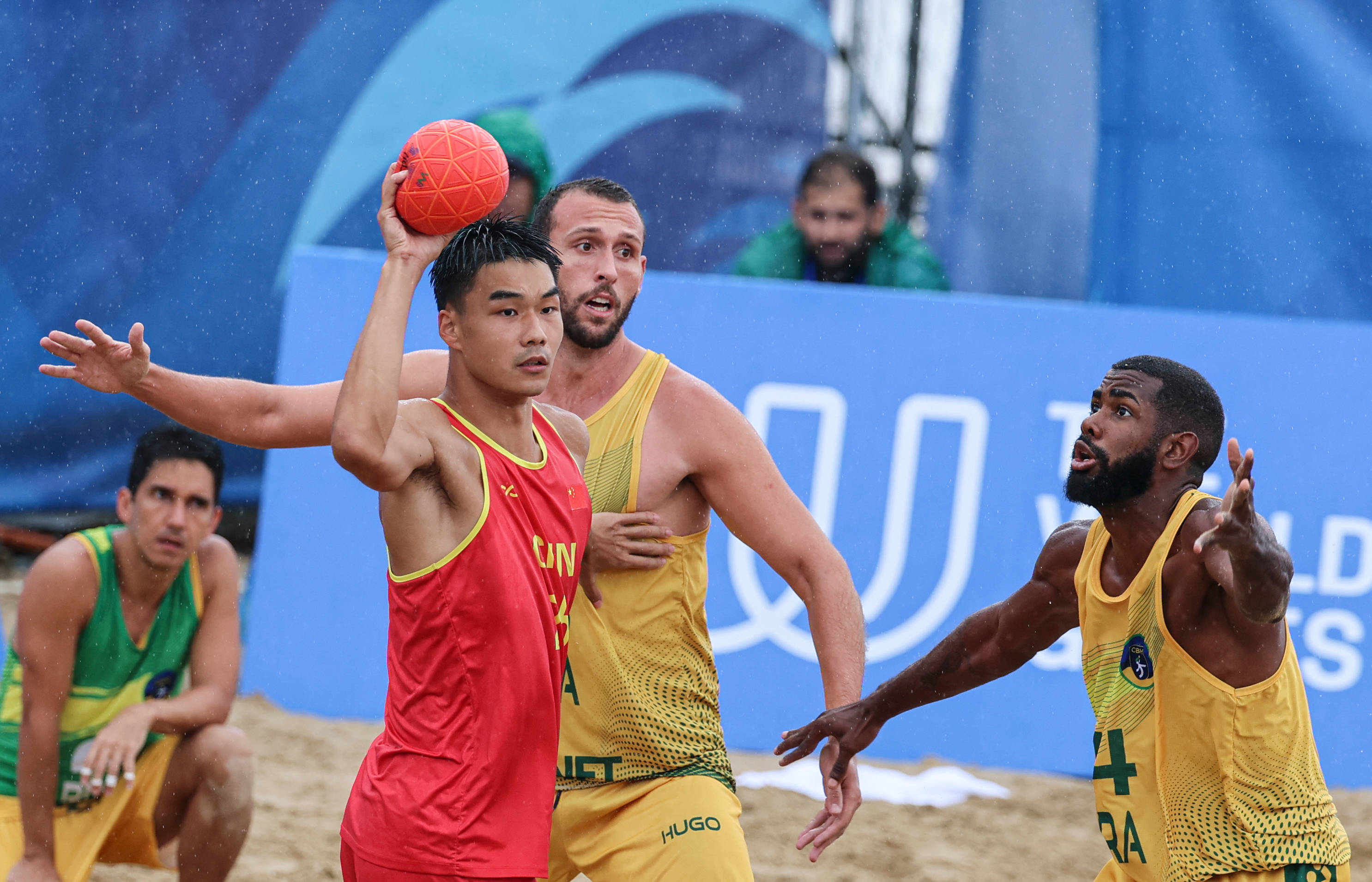 包含手球比赛男选手团队实力称冠的词条