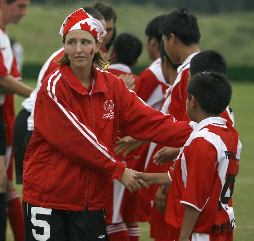 力不从心！加拿大队艰难拼搏的简单介绍