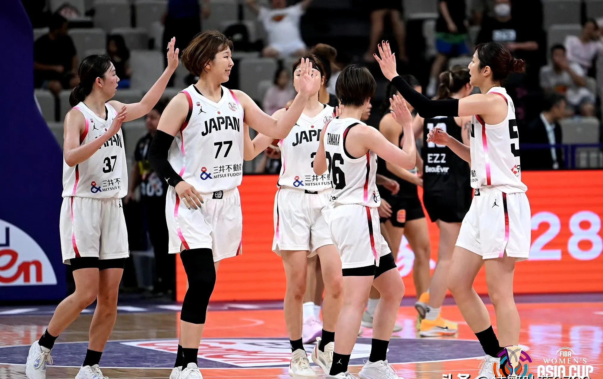 关于日本女篮队员表现出色，助球队取得胜利的信息