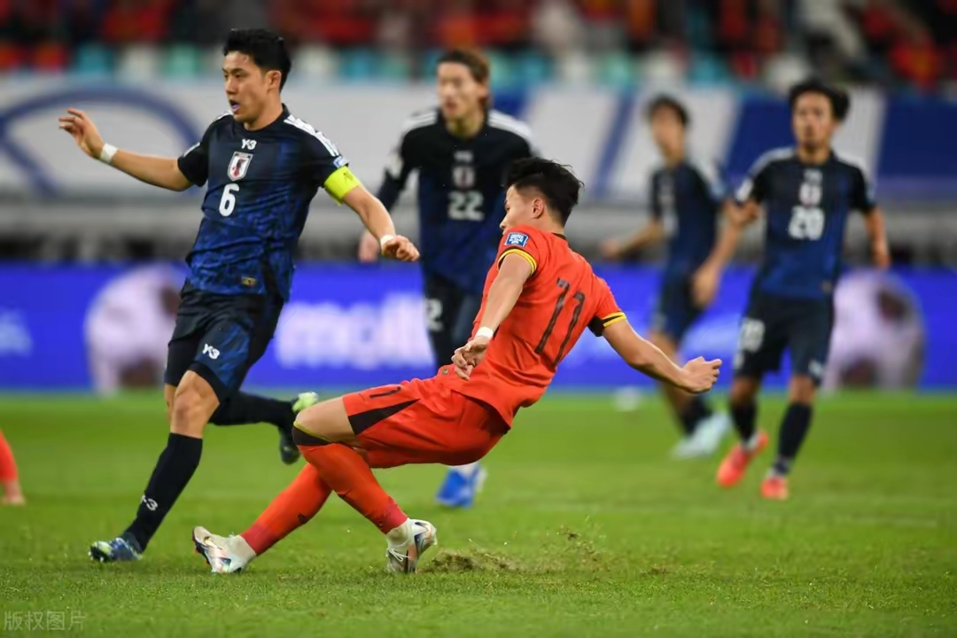 日本球员击败对手晋级到下一轮比赛 日本球员击败对手晋级到下一轮比赛