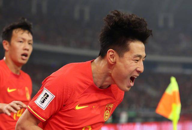 包含球员表现抢眼,为球队赢得关键胜利的词条 包含球员表现抢眼,为球队赢得关键胜利的词条