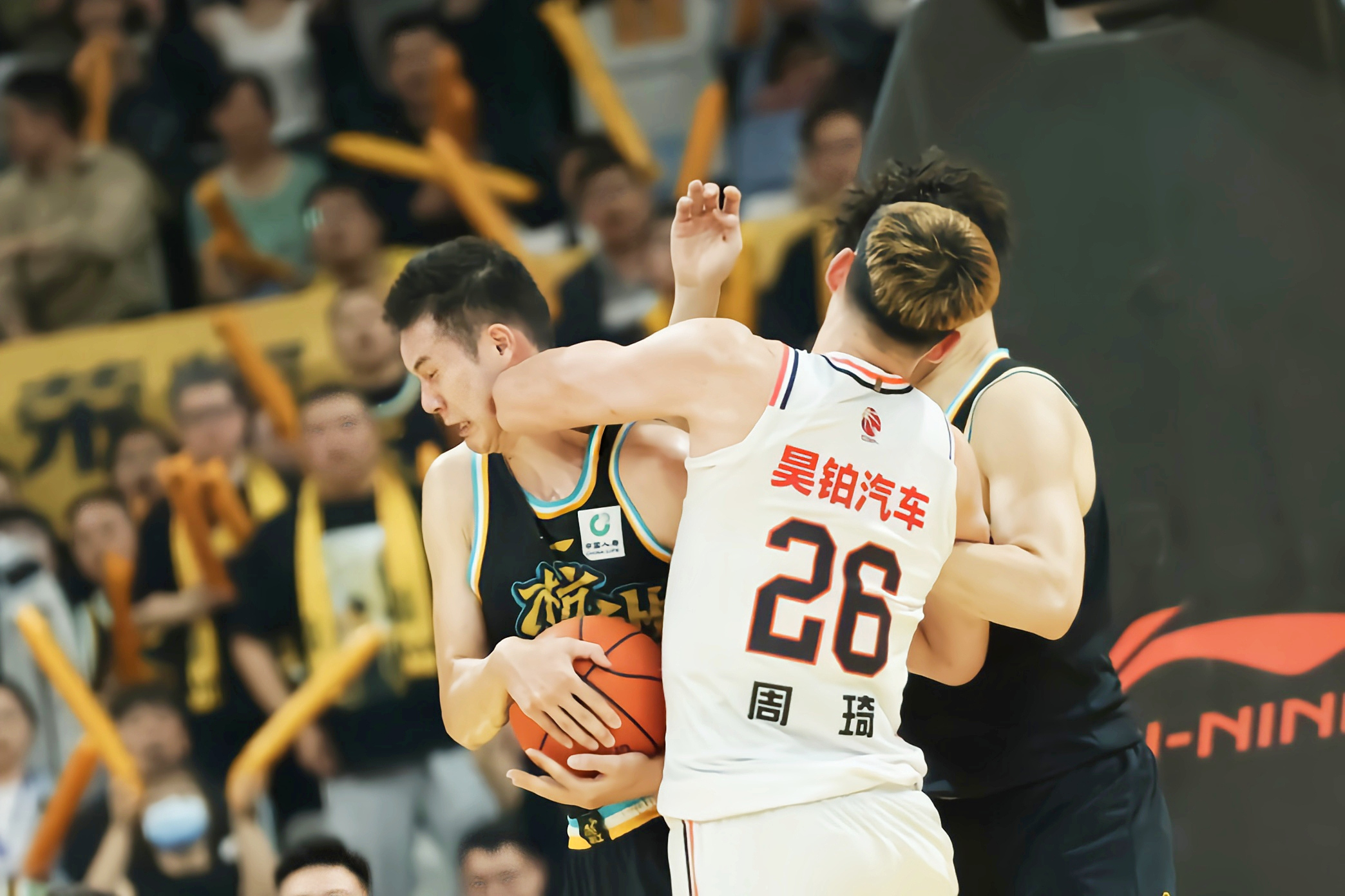 实力悬殊球队对抗，篮球比赛中底气十足的简单介绍