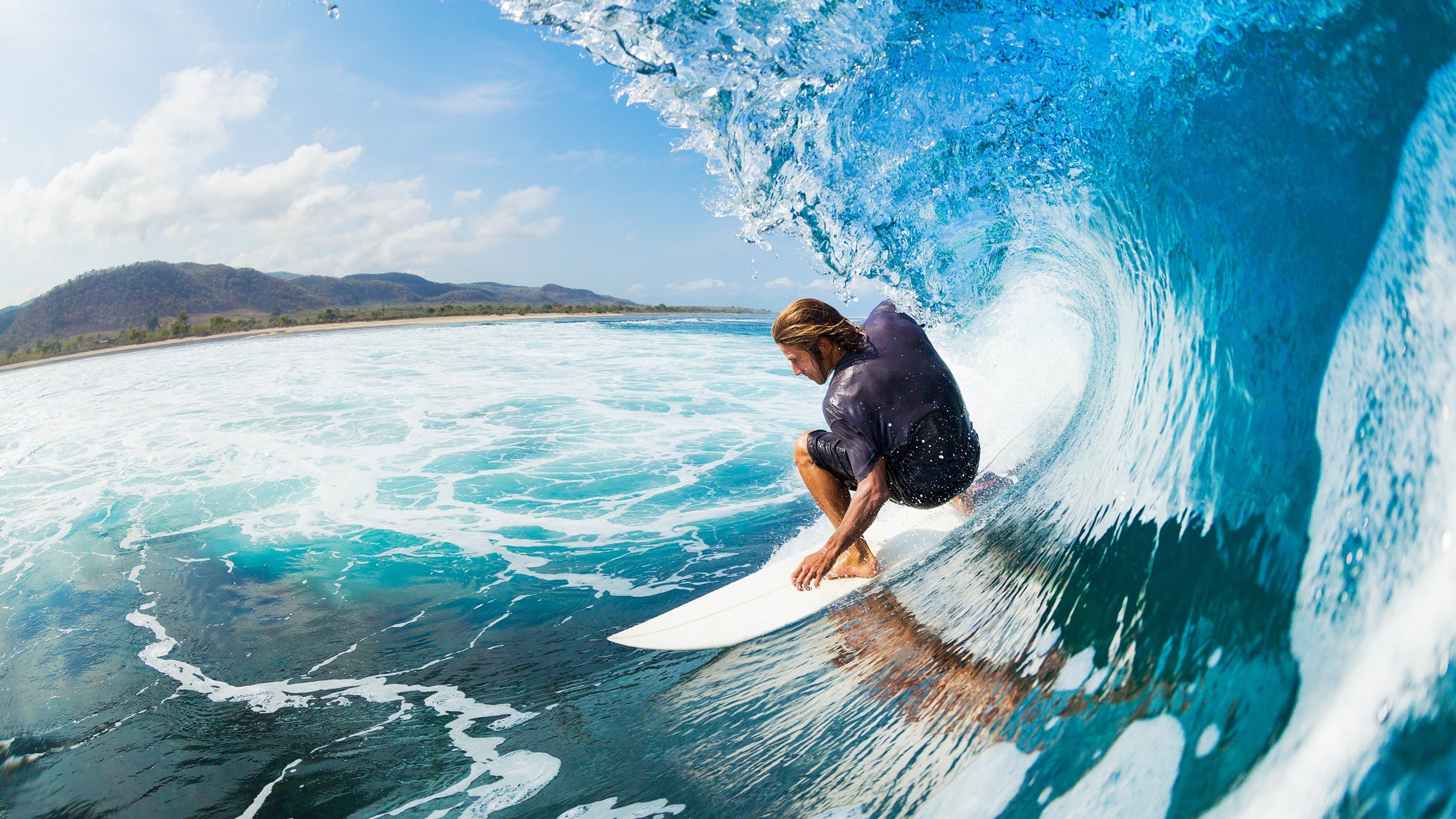 布克爆发，热火关键战突围广东队，一场跨越篮球文化的战术博弈