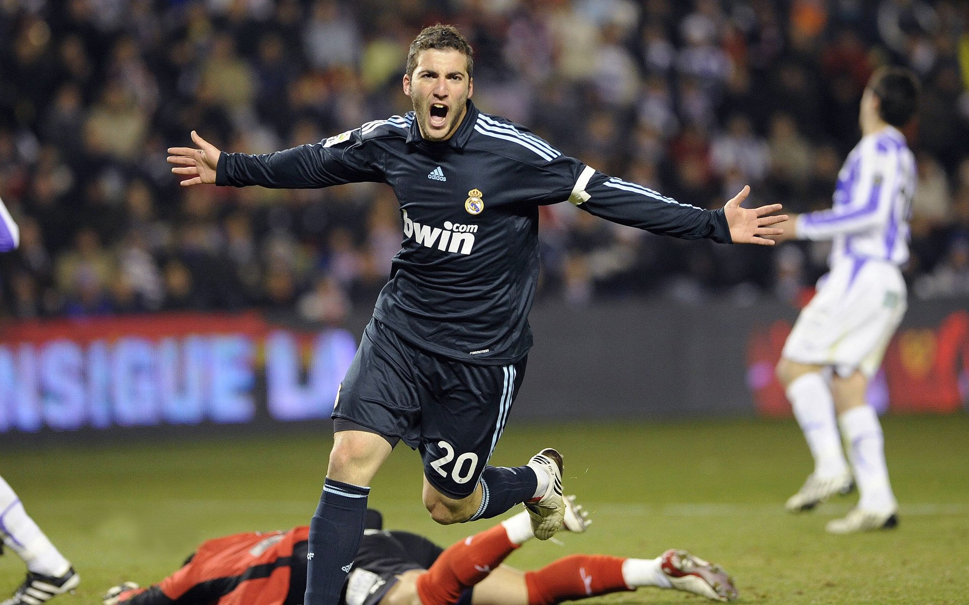 当费城雄鹰掠过马德里，恩比德在国家德比中的逆转艺术